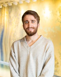 A photo of Logan Bays.