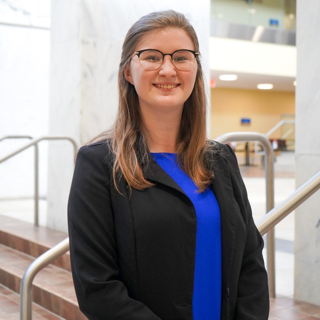 A photo of Lindsey Morais.